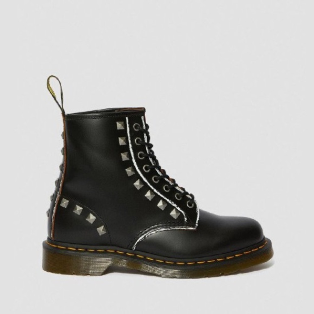 NEW Dr. MARTENS 1460 STUD Rolled Vintage Smooth Boots Size 8 men's NWOB